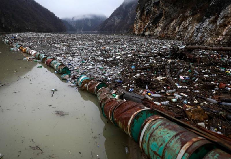 FOTO | Zastrašujući prizor otpada na Drini